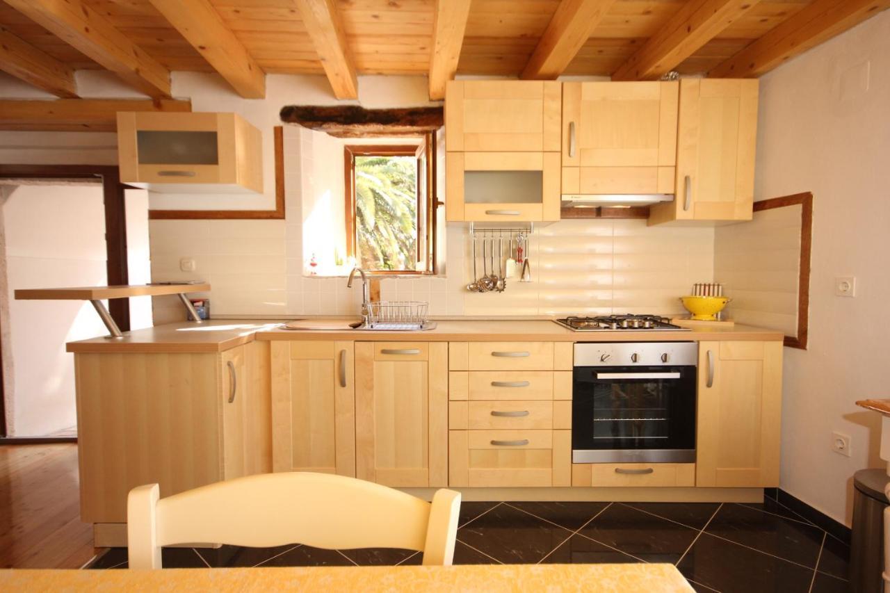 Holiday House With Wifi Мали-Лошинь Экстерьер фото